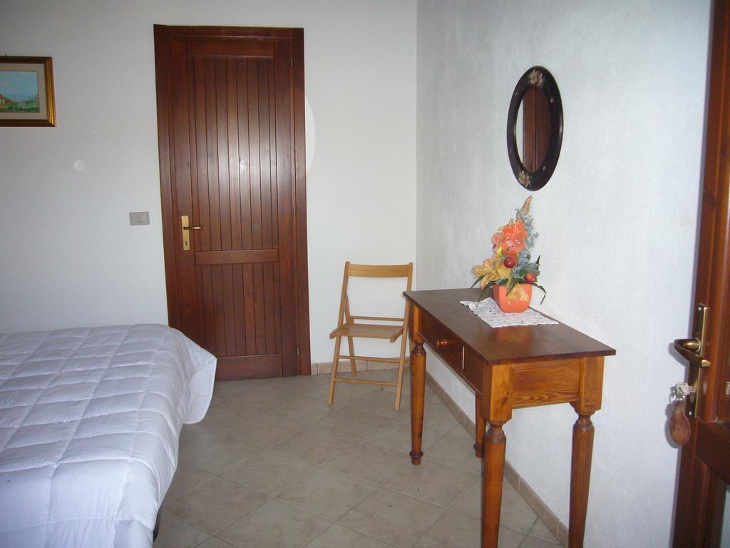 Su Trabi B&B Fluminimaggiore Ruang foto